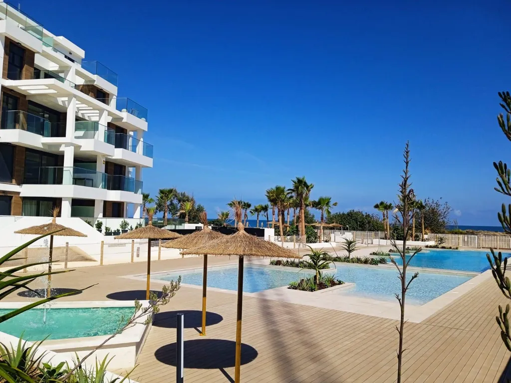 Bassein - Beachfront Apartment with Sea Views in Dénia