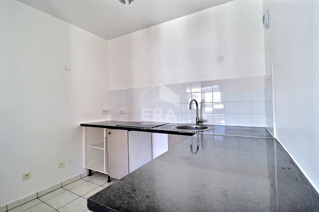 Köök - 2-Bedroom Apartment with Parking in Saint-Denis