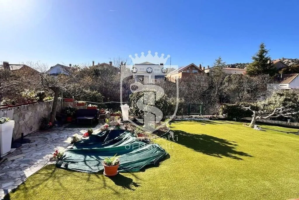Aed - Detached House with Multiple Units in Torrelodones