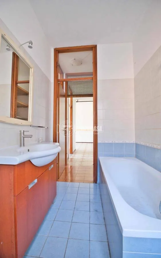Vannitoad - Bright 2-Bedroom Apartment with Balcony in Cameri