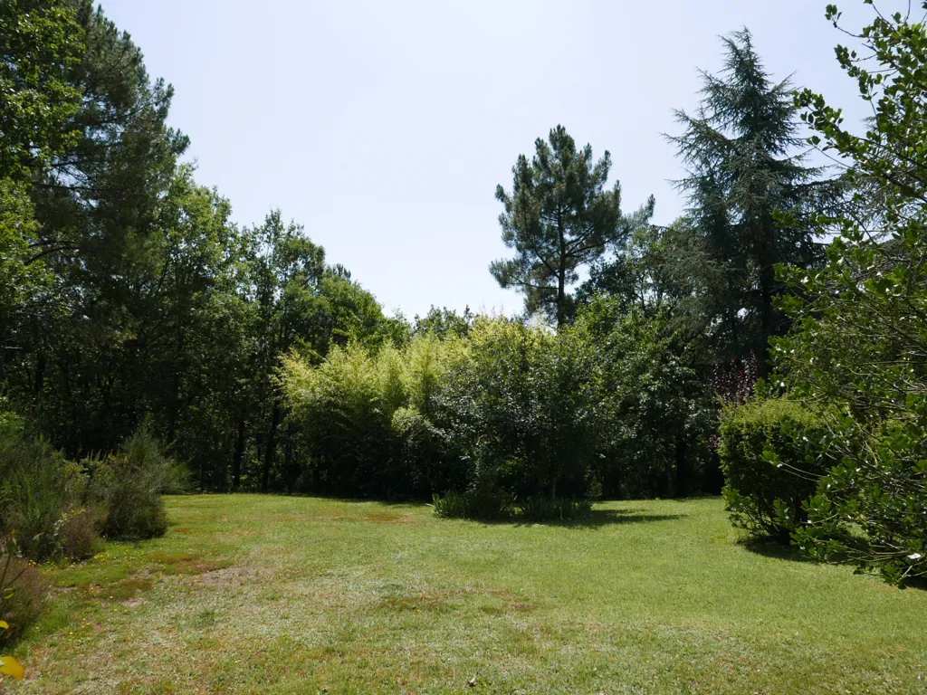 Aed - Spacious House with Pool in Saint-Astier