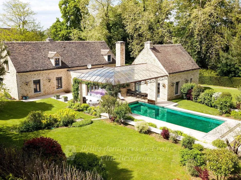Vista aerea - Character Mansion with Pool in Barbizon