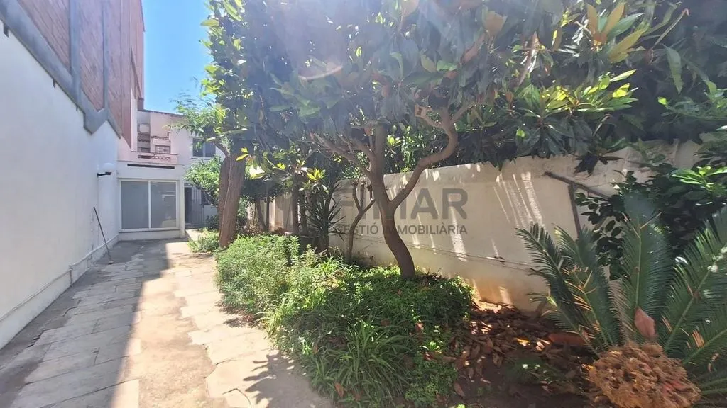 Jardín - Villa con vistas al mar en Premià de Mar