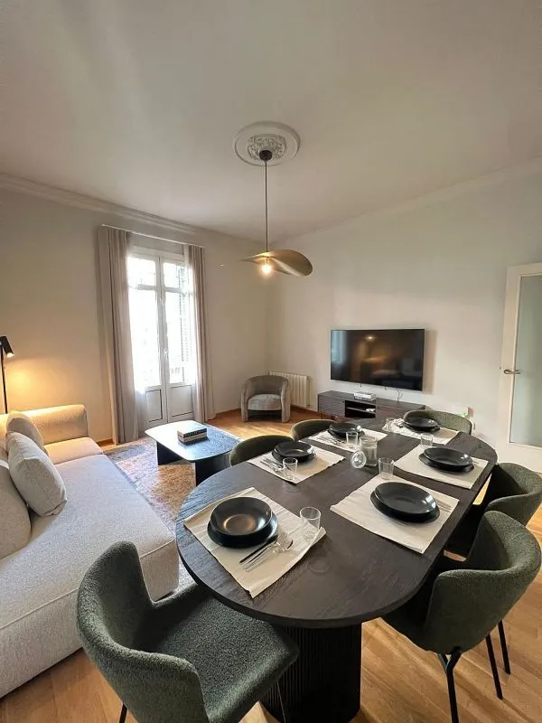 Söögituba - Furnished Flat with Balcony in Aribau/Diagonal, Barcelona
