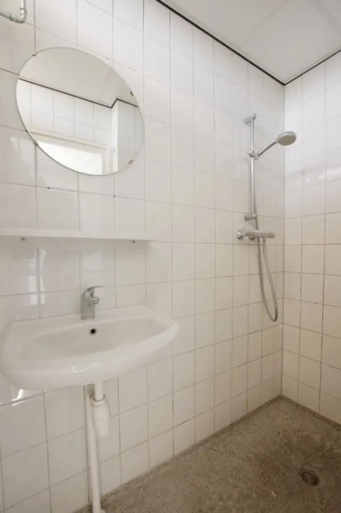 Salles de bain - 3-Bedroom Apartment with Balcony in Charlois