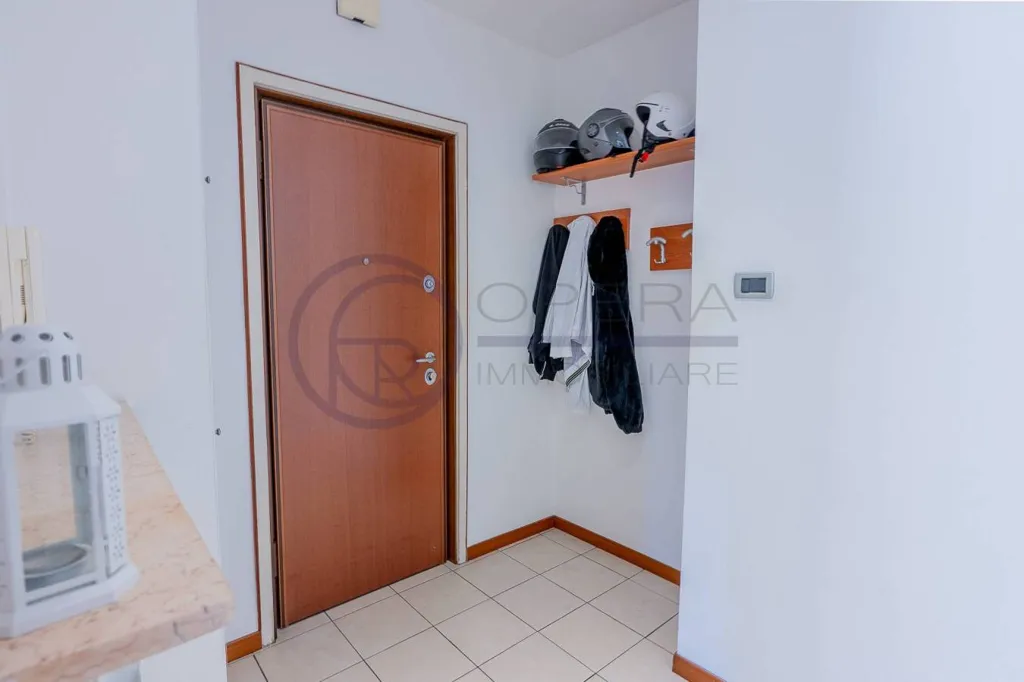 Esik - Apartment with Balcony in Trieste