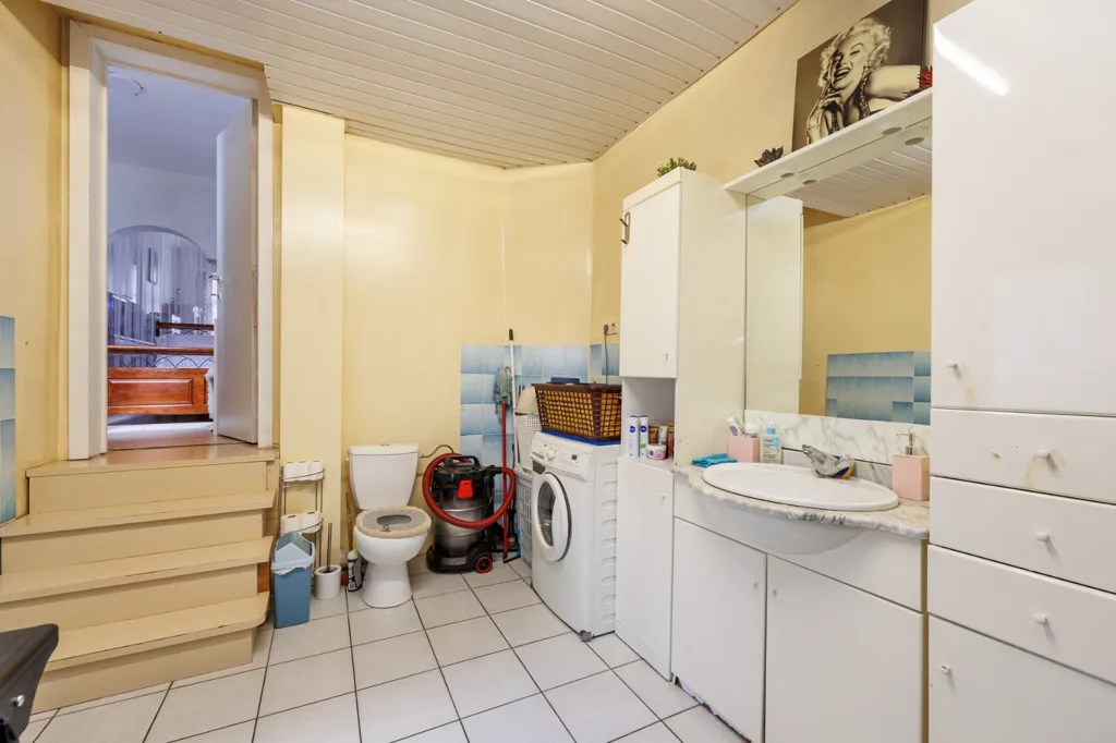 Salles de bain - Immeuble avec Appartements et Commerce à Anvers