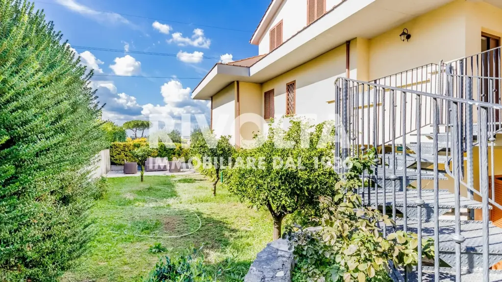 Pièces - Terraced Villa with Panoramic Terrace in Guidonia Montecelio