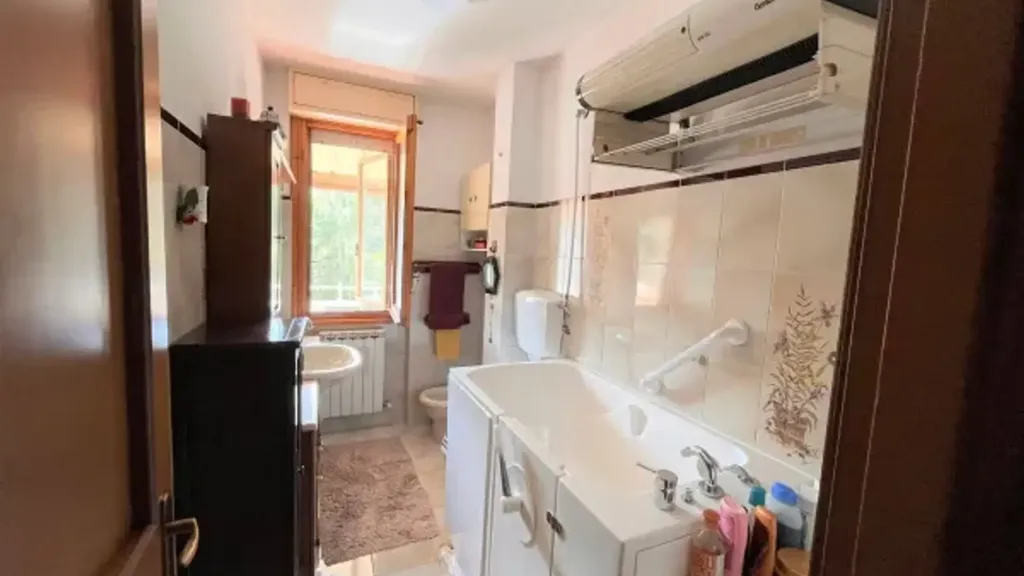 Bathrooms - Apartment with Balcony in Rome 70