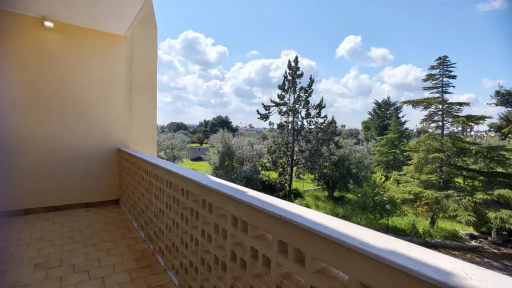 Rõdu - Four-Bedroom Apartment with Garden in Bari