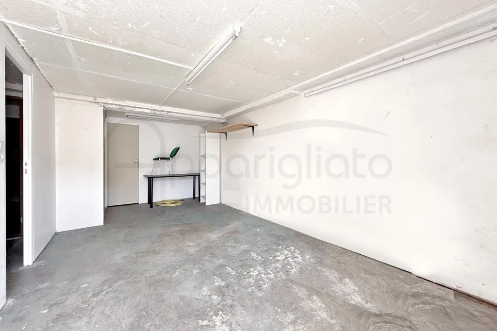 Garage - Individual House with Garage in Blagnac