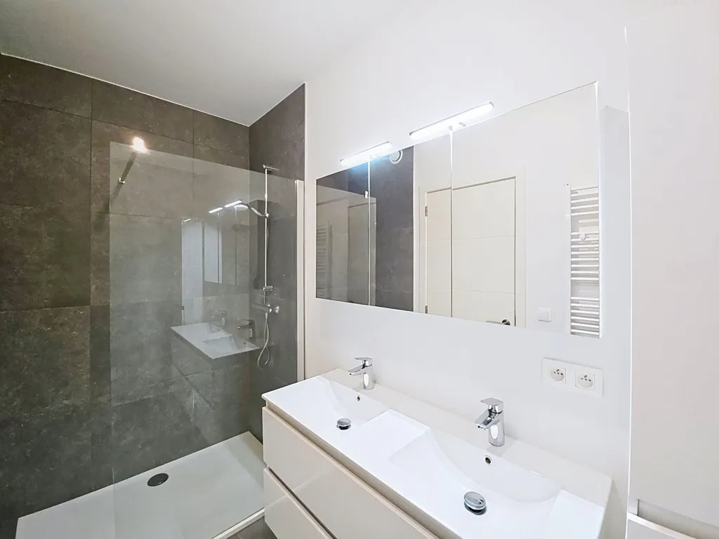 Bagni - Contemporary Flat with Terraces in Green Setting