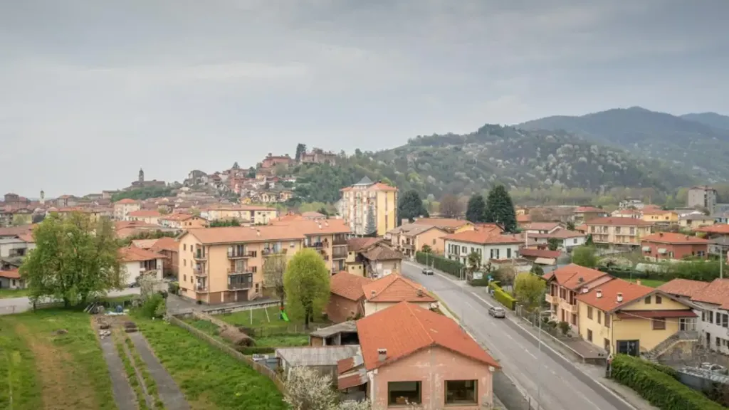 Commercial Space with Parking in Costigliole Saluzzo
