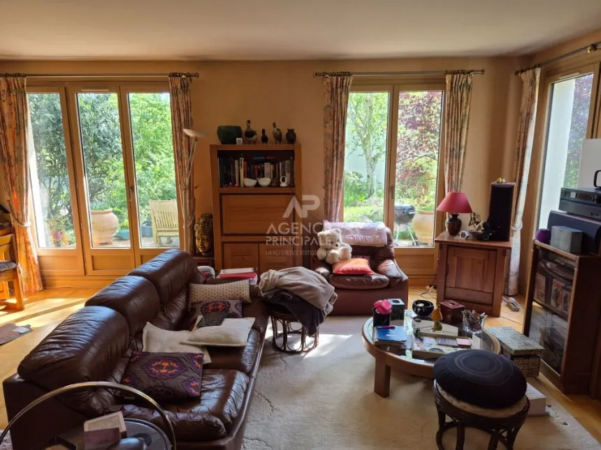 Elutuba - 7-Piece House with Garden in Fourqueux