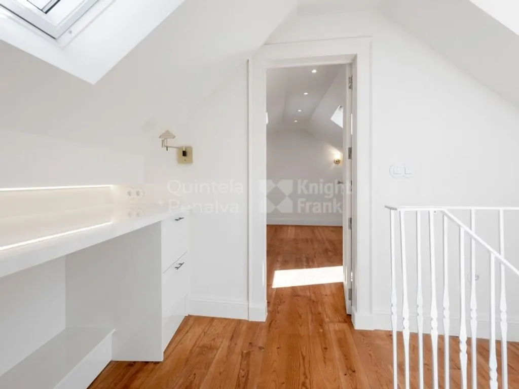 Toad - Refurbished Triplex Flat in Monte Estoril, Cascais
