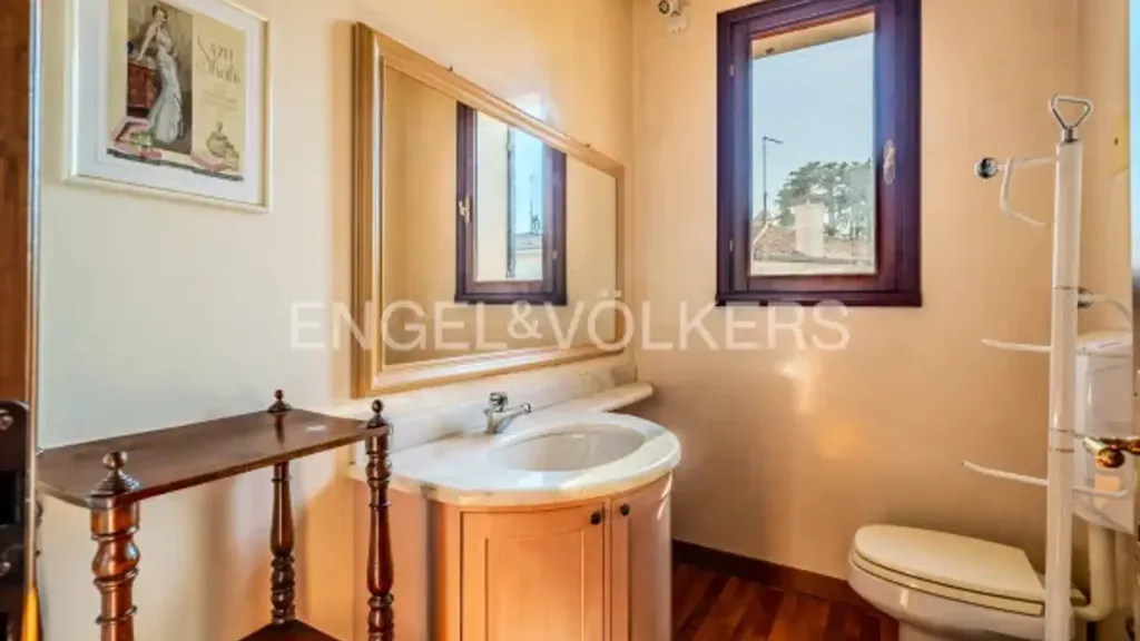Bathrooms - Luxury Villa with Garden in Casier, Treviso