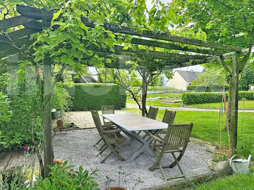 Garden - Architectural House with Garden in Ligné