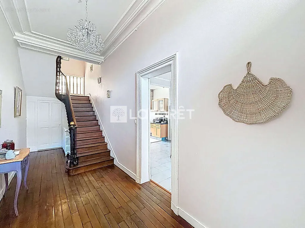 hallway_entrance