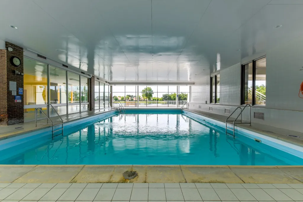 Pool - Bright Apartment with Terrace in Duinbergen