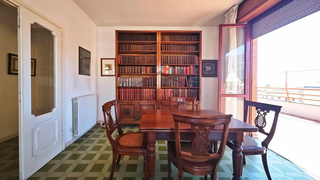 Salle à manger - Penthouse with Panoramic View in Massa Centre