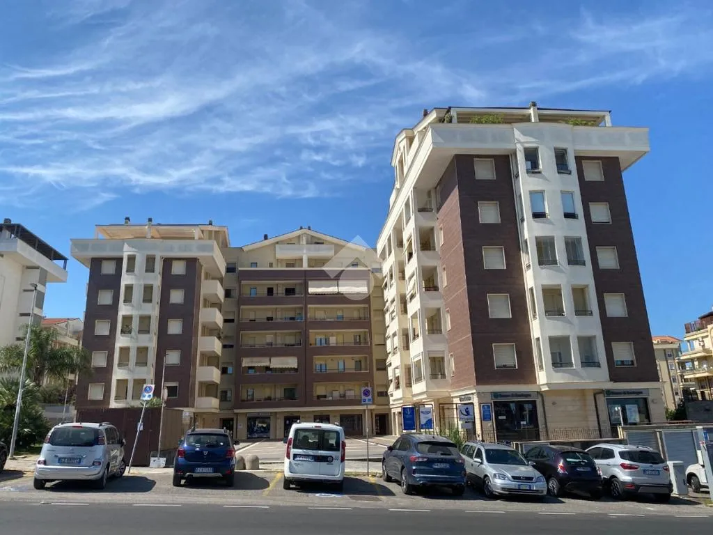 Esterno - Modern 2-Bedroom Apartment with Terrace in Luna e Sole
