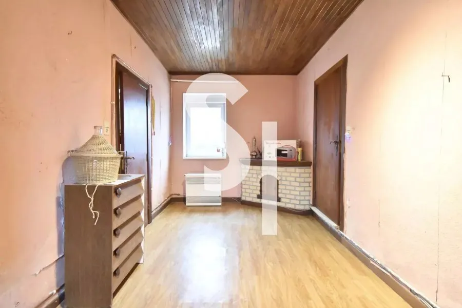 Pièces - Maison à Rénover avec Jardin à Aubange