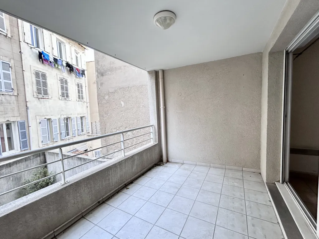 Balcony - T3 Apartment with Terrace in Marseille 8th