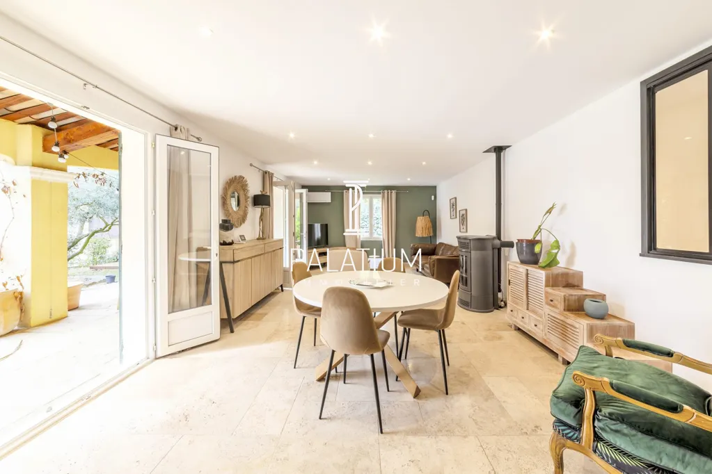 Söögituba - Villa with Studio and Pool in Pierrevert