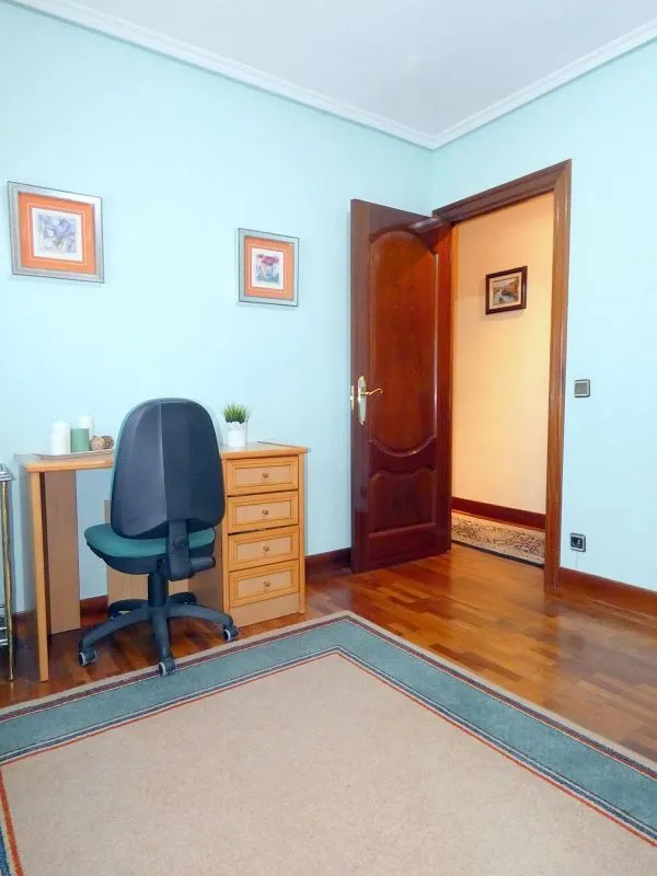 Kabinet - Flat with Garage in Calle de Karmelo
