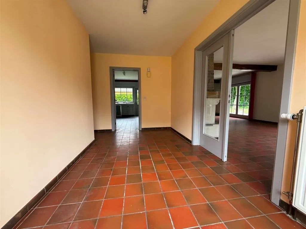 Esik - Spacious Detached Villa with Garden in Obigies