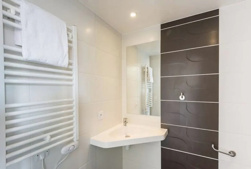 Bagni - Student Residence with Balcony in Lyon 7