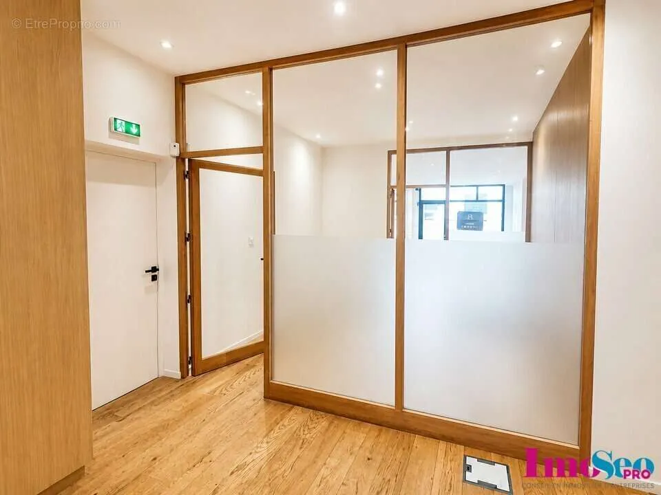 Ingresso - Commercial Property near Bordeaux's Triangle d'Or