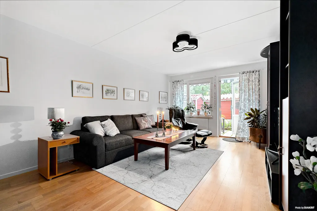 Soggiorno - Apartment with Private Garden in Sollentuna