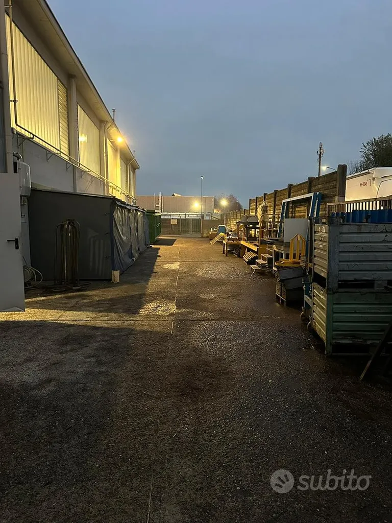 Välivaade - Warehouse with Parking in Medolago Industrial Zone
