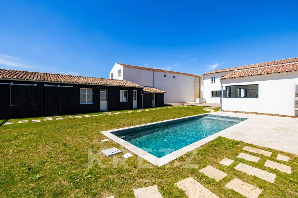 Pool - Renovated House with Pool in La Flotte