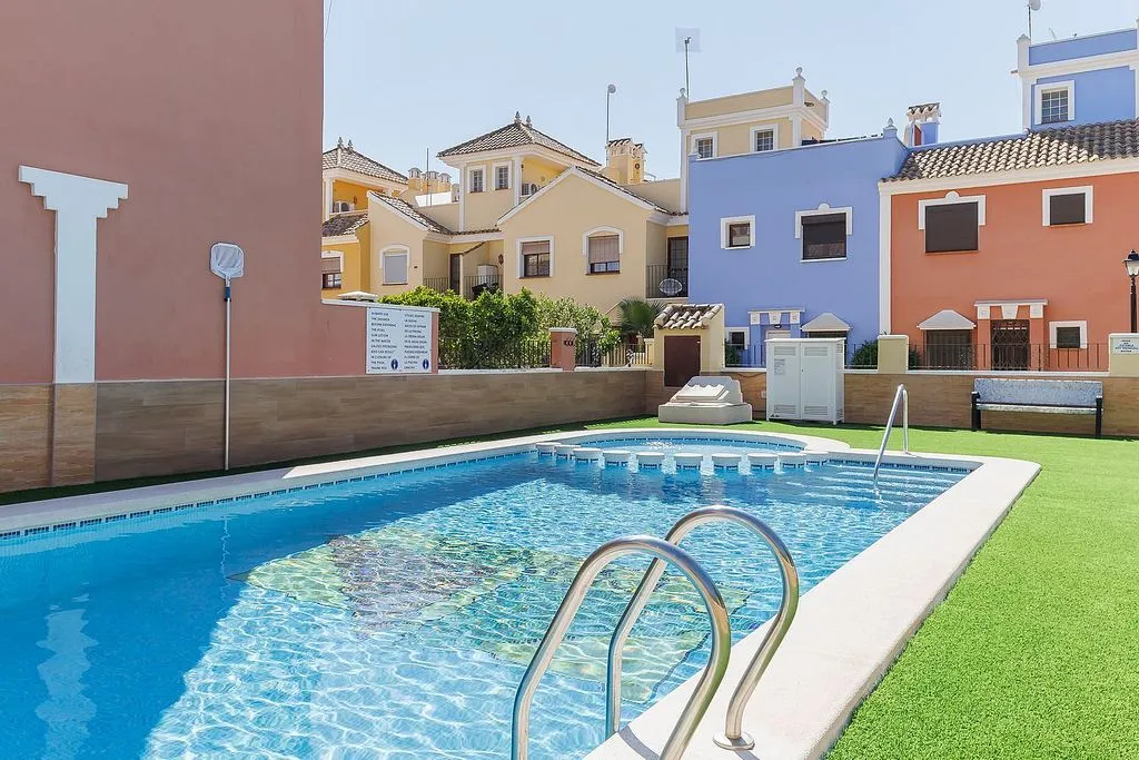 Bassein - Terraced House with Pool in Señorío de Roda
