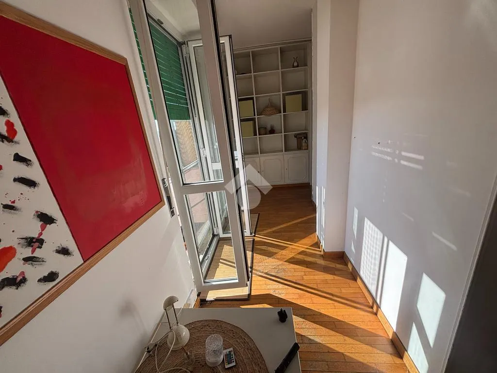 Bureau - Trilocale with Terrace in Pavia