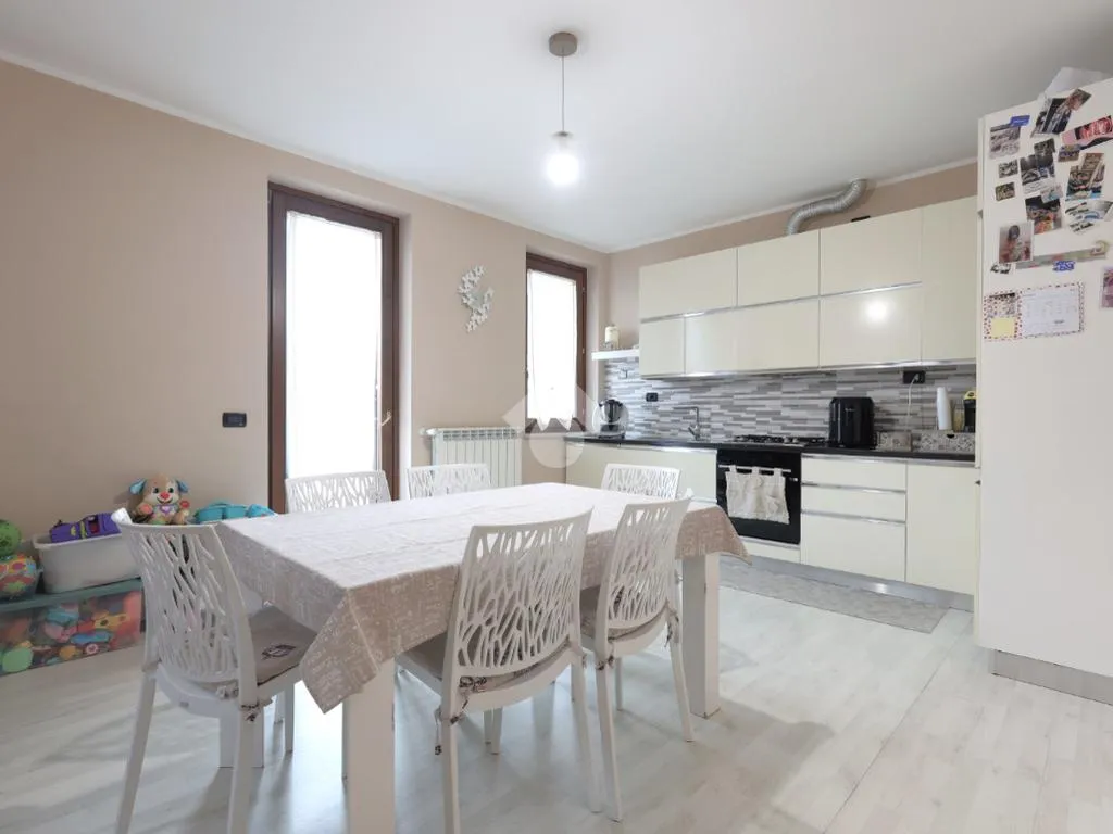Salle à manger - Trilocale with Balcony in Lonato del Garda