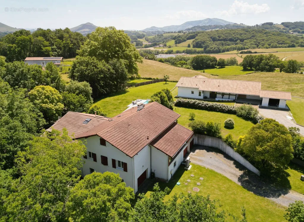 Õhuvaade - Family House with Complete Basement on Hasparren Heights