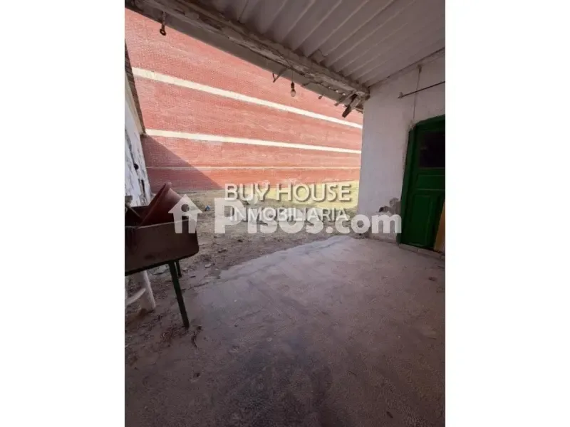Garaaž - Adosado for Renovation with Large Plot in Yeles