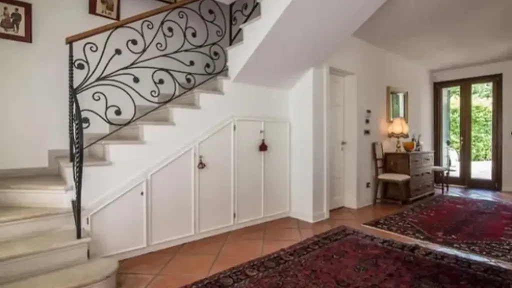 hallway_entrance