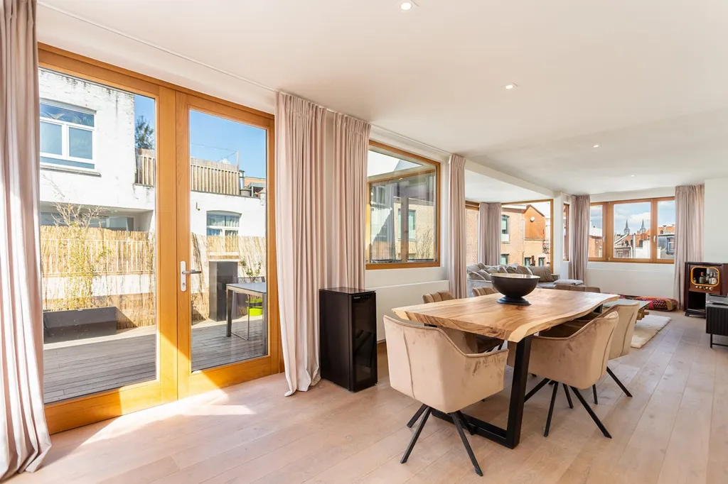 Salle à manger - Penthouse Rénové avec Terrasse dans le Zuid d'Anvers