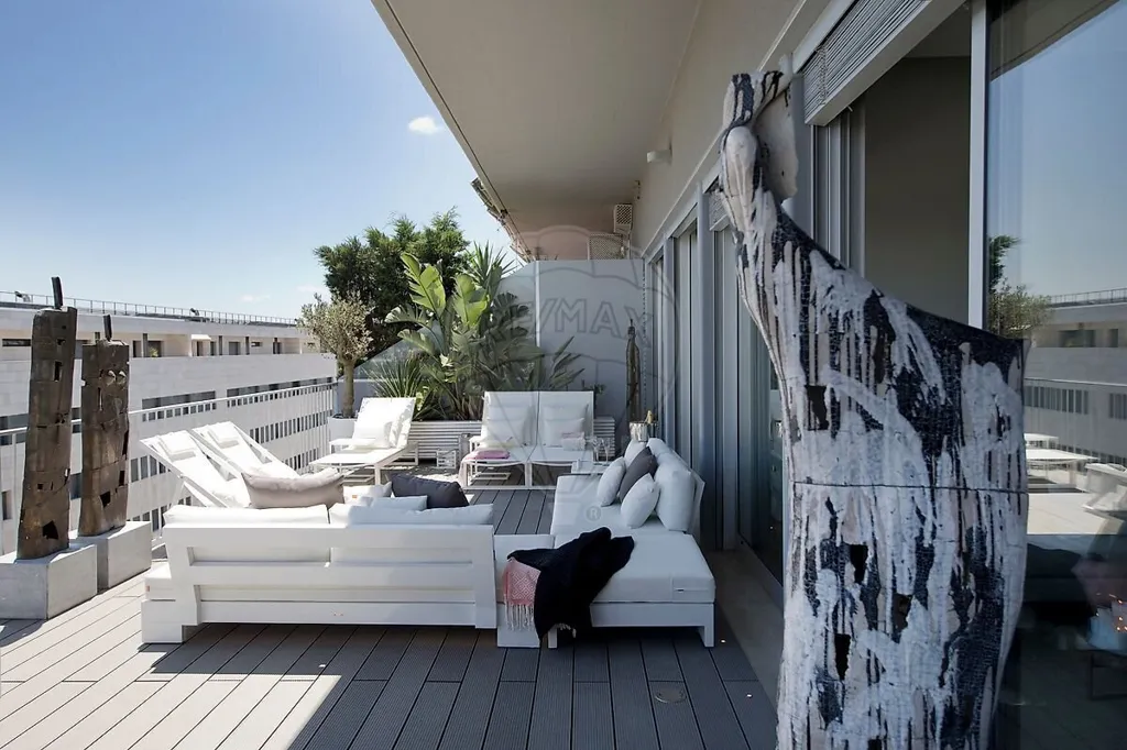Terrasse - Lisbon Condo with Terrace and Fireplace