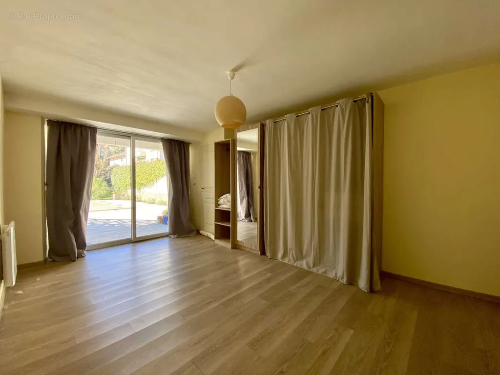 Chambres - Maison de Ville avec Piscine à Saint-Marcellin