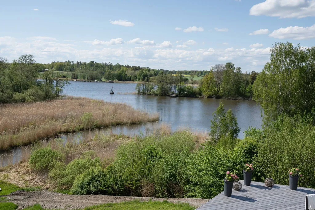 Aed - Suterräng Villa with Water View in Uppsala