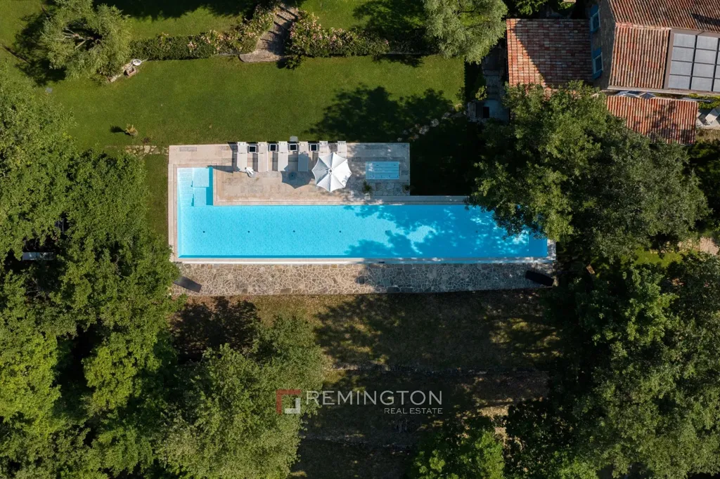 Õhuvaade - Villa with Extensive Building Land in Central Istria