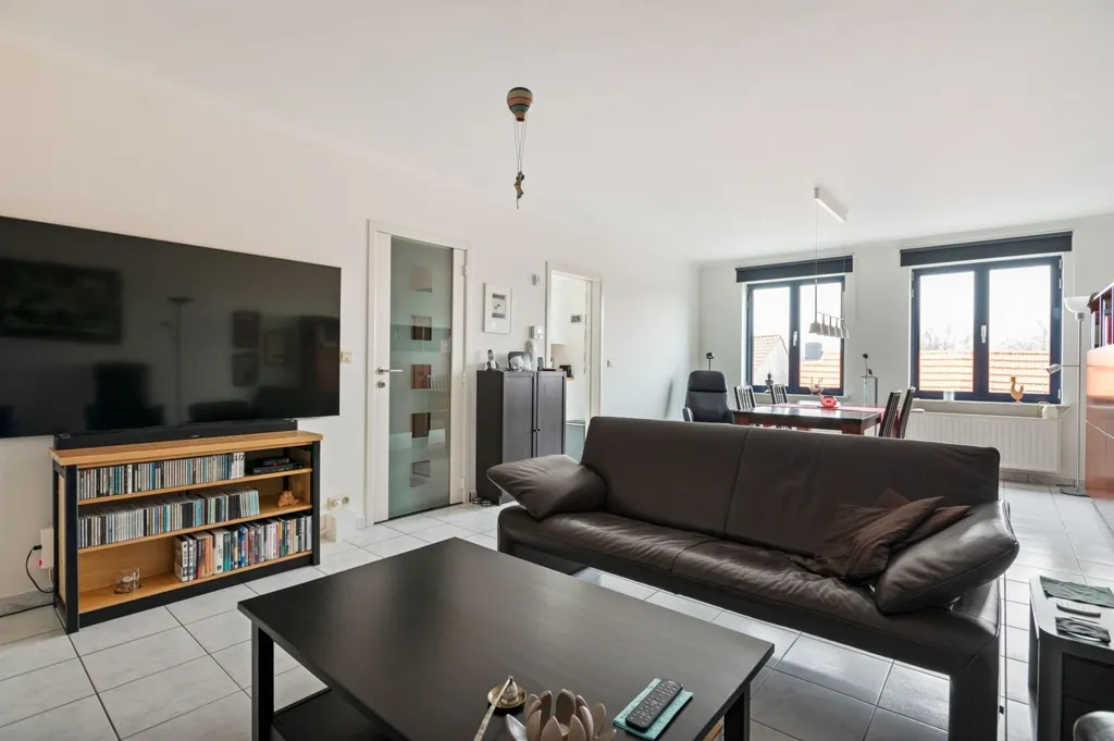 Séjour - Appartement Rénové avec Garage à Kapellen