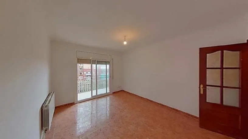 Pièces - Family-orientated Flat with Balcony in Mataró
