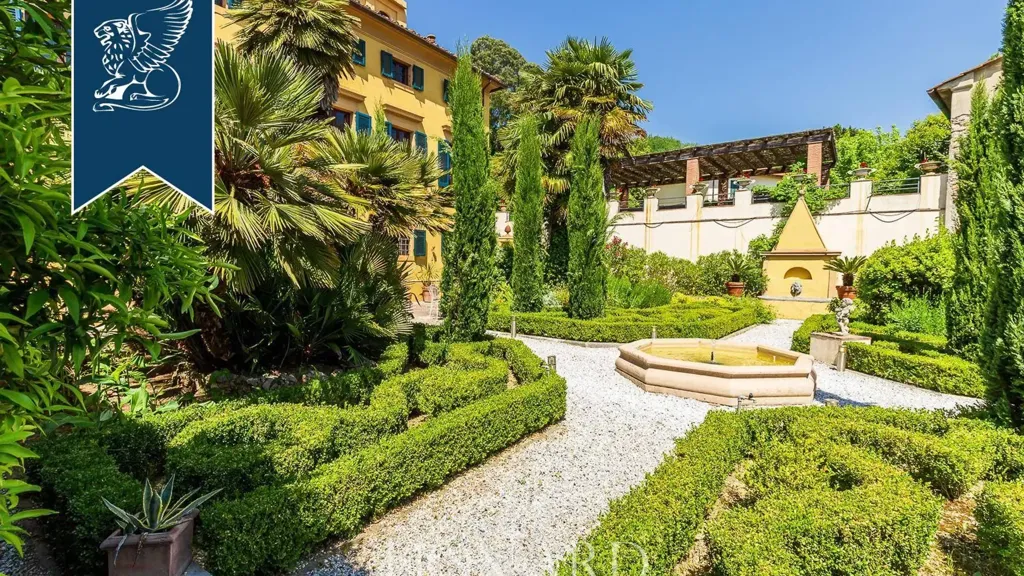 Aed - Historic Villa with Pool near Lucca