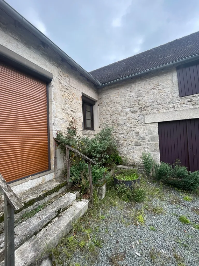 Extérieur - Maison en Pierre avec Grange et Hangar au Calme